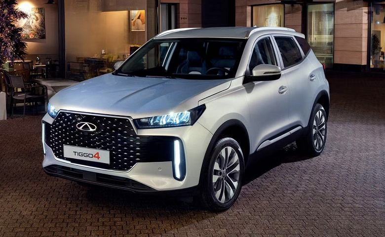 Chery Tiggo 4 с автоматизированной коробкой передач и простым мотором &mdash; всего 2,1 млн рублей. У российского Tiggo 4 появилась новая комплектация